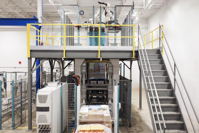 robot performing mixed palletizing on a mezzanine