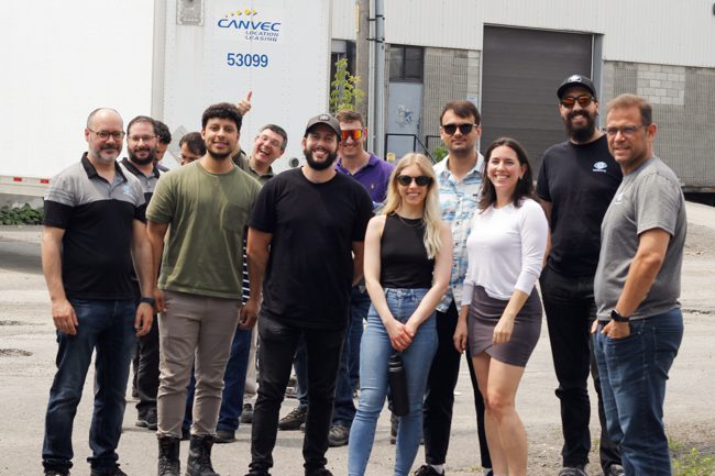 équipe numove profitant du diner BBQ organisé par le club social