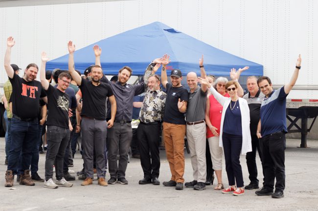 équipe numove profitant du diner BBQ organisé par le club social