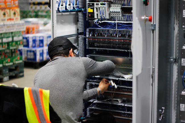 Low-voltage wiring of the control panel