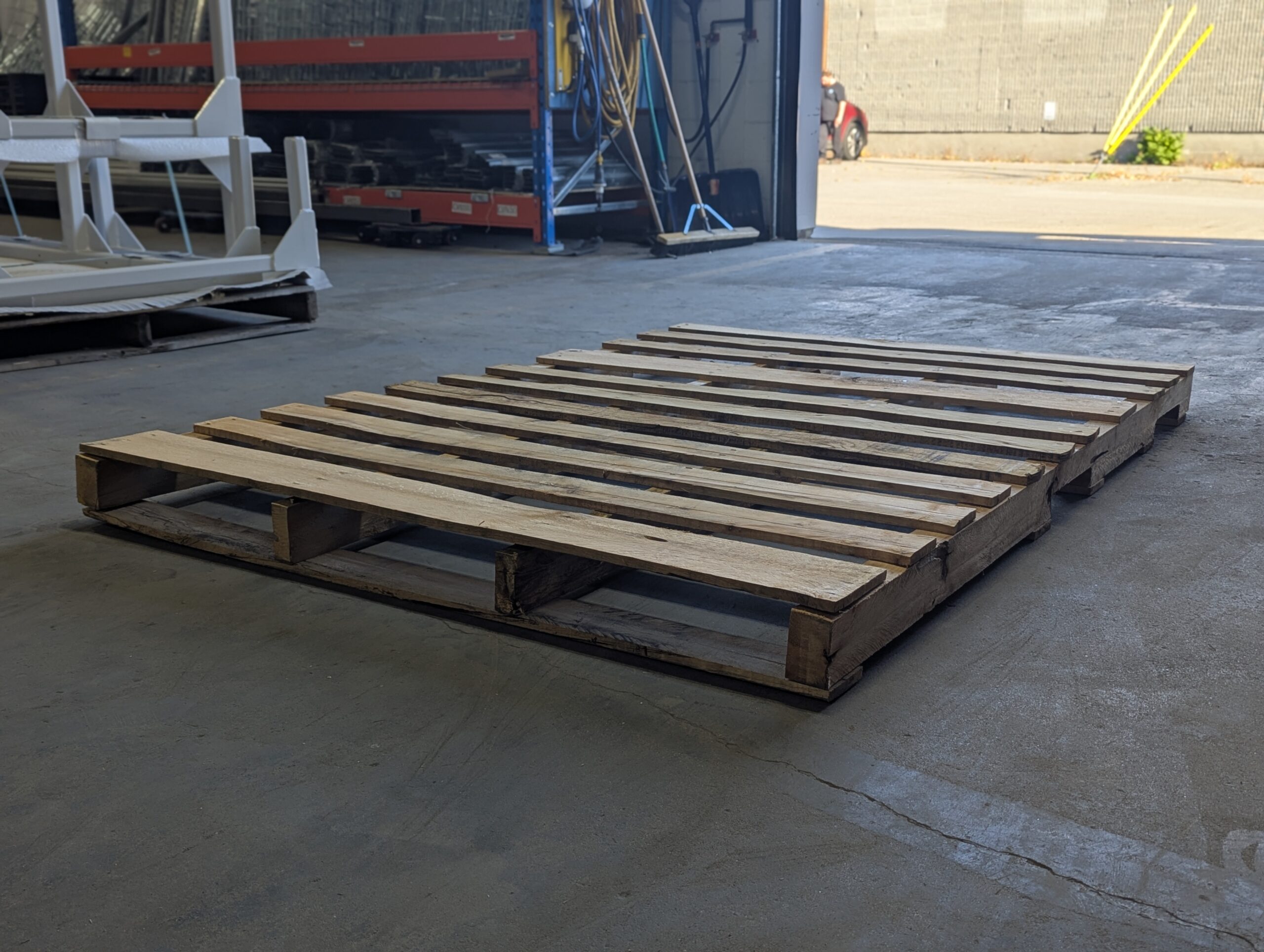 palette de bois naturelle 48x96