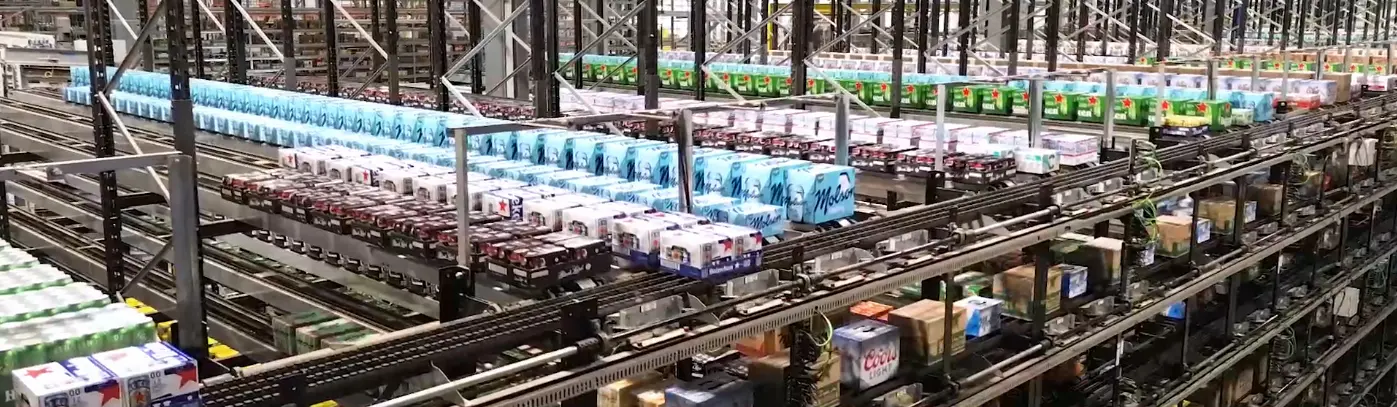 Comparaison des systèmes automatisés de stockage et de récupération : ASRS à grue de mini-charges, ASRS à navettes et ASRS à convoyeurs motorisés